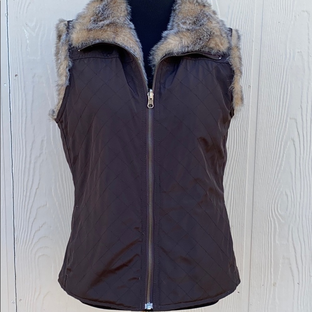 HAROLD’S REVERSIBLE FAUX 2-IN-1 BROWN VEST SIZE M